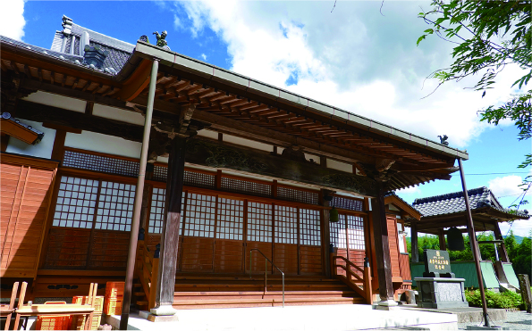 起伏に富んだ地形と棚田