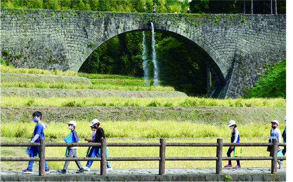 通潤橋と棚田